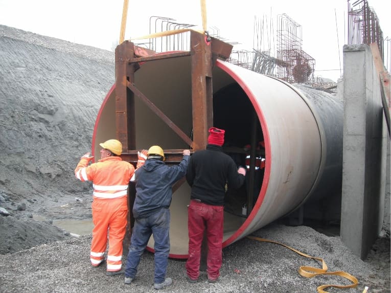 Costruzione fognatura a Bologna con tubi in PRFV 2