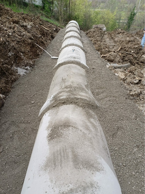 Costruzione rete di scolo acque meteoriche con utilizzo di tubi e camerette prefabbricate in cemento  località Ciano d’Enza - Reggio Emilia 4
