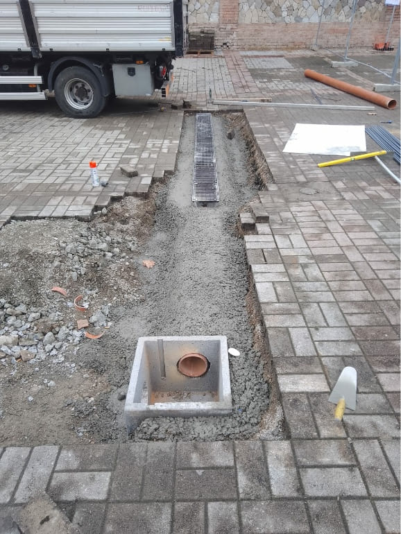 Rifacimento parcheggio con autobloccanti 2