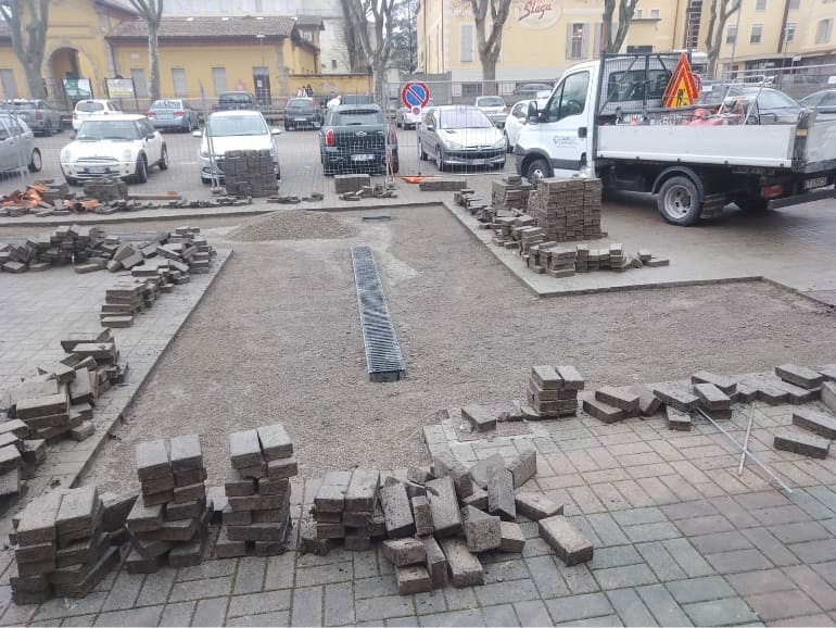 Rifacimento parcheggio con autobloccanti 3