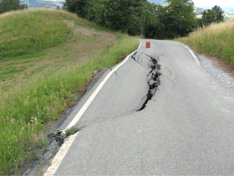 Ripristino cedimenti stradali in località Antreola e Nigrizzano nel comune di Neviano degli Arduini - Parma