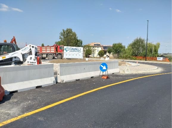 Costruzione e manutenzione di strade a Parma e provincia, costruzione rotonda stradale ingresso azienda Greci Spa a Parma 7