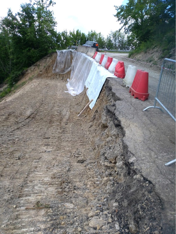 Ripristino cedimento banchina sede stradale S.P. 97 provincia di Parma 1