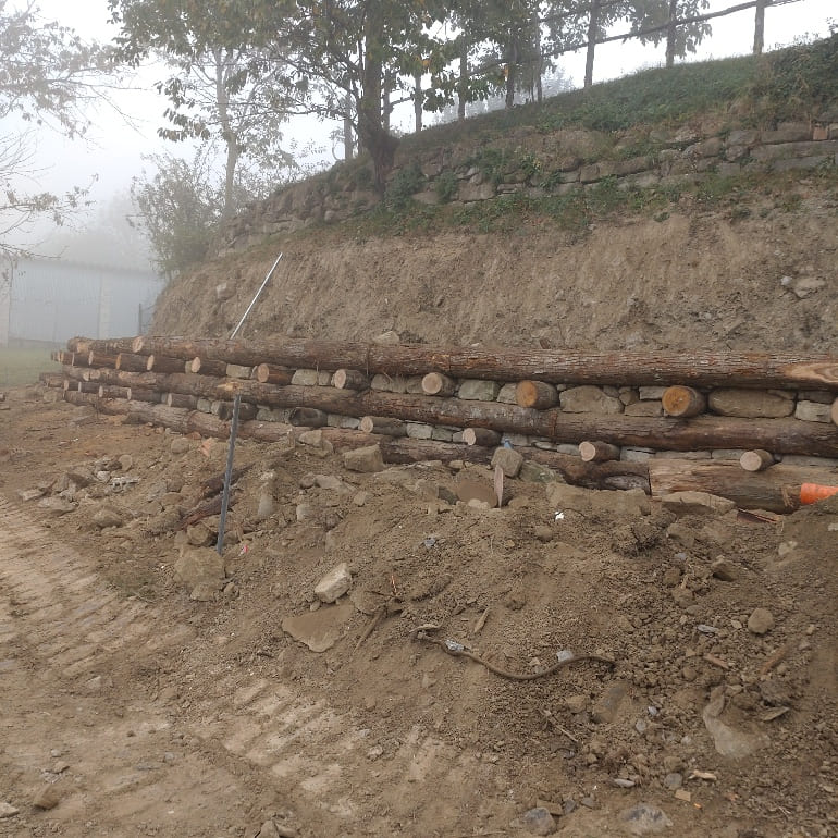 Opere di ingegneria naturalistica con utilizzo di pali in castagno Vezzano  3